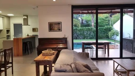 Casa de Alto Padrão em Jurerê Internacional
