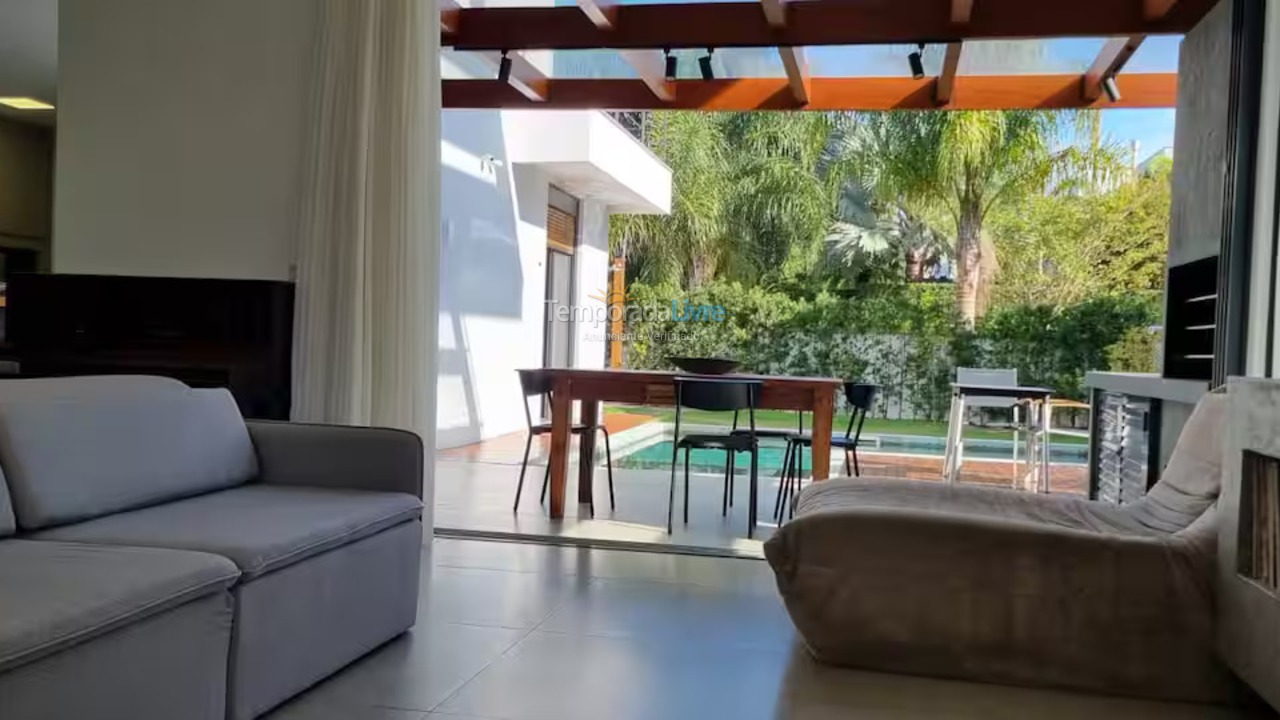 Casa para aluguel de temporada em Florianopolis (Jurerê Internacional)