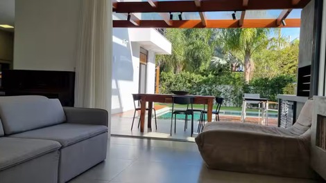 Casa de Alto Padrão em Jurerê Internacional