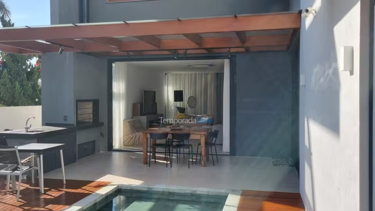 Casa para aluguel de temporada em Florianopolis (Jurerê Internacional)