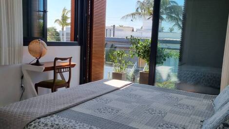Casa de Alto Padrão em Jurerê Internacional