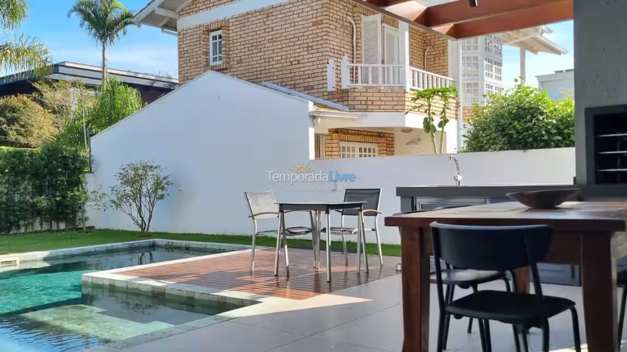 Casa para aluguel de temporada em Florianopolis (Jurerê Internacional)
