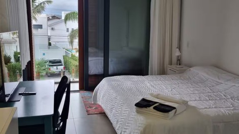Casa de Alto Padrão em Jurerê Internacional