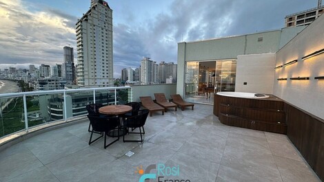 Cobertura Duplex Frente Mar com 5 Suítes Meia Praia Itapema SC