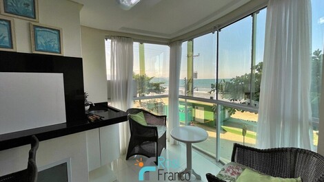 Apartamento de 3 suites frente al mar en Meia Praia, SC