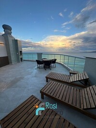 Cobertura Duplex Frente Mar com 5 Suítes Meia Praia Itapema SC