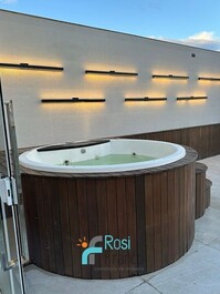 Cobertura Duplex Frente Mar com 5 Suítes Meia Praia Itapema SC