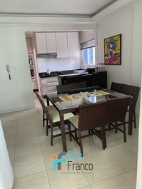 Apartamento de 4 habitaciones con vistas al mar, Meia Praia, SC