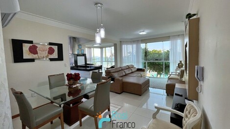 Apartamento de 3 suites frente al mar en Meia Praia, SC