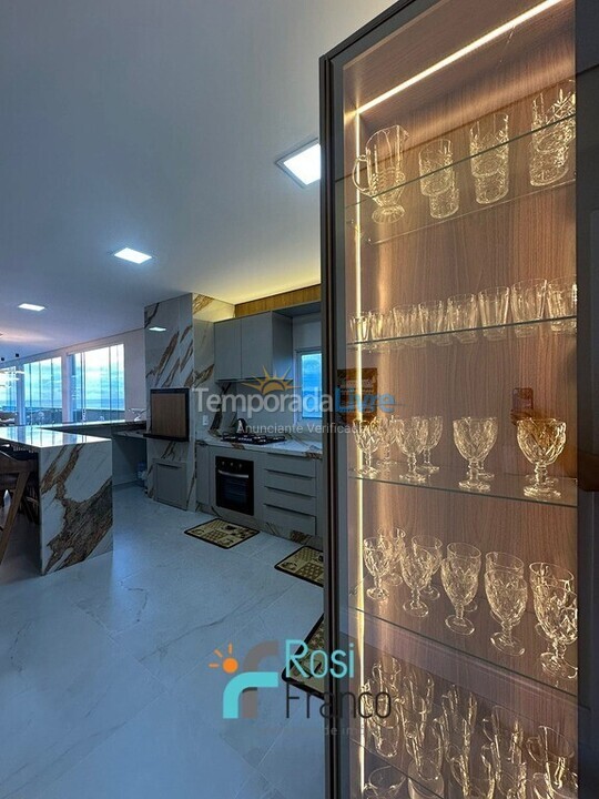 Apartamento para aluguel de temporada em Itapema (Meia Praia)