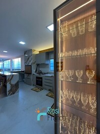 Cobertura Duplex Frente Mar com 5 Suítes Meia Praia Itapema SC