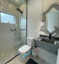 Cobertura Duplex Frente Mar com 5 Suítes Meia Praia Itapema SC