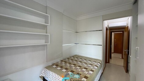 Apartamento de 3 suites frente al mar en Meia Praia, SC