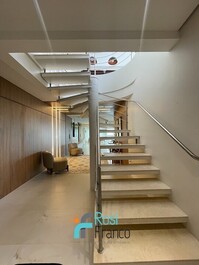 Cobertura Duplex Frente Mar com 5 Suítes Meia Praia Itapema SC