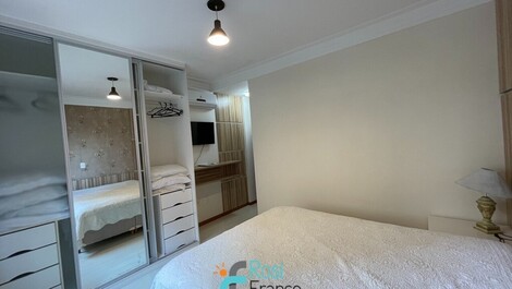 Apartamento de 3 suites frente al mar en Meia Praia, SC