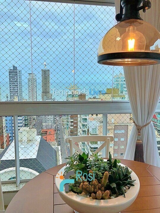 Apartamento para aluguel de temporada em Itapema (Meia Praia)