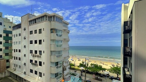 Apartamento 3 dormitorios vista al mar Meia Praia SC