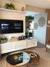 Apartamento 3 dormitórios vista mar Meia Praia SC