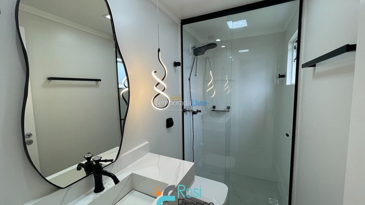 Apartamento para aluguel de temporada em Itapema (Meia Praia)