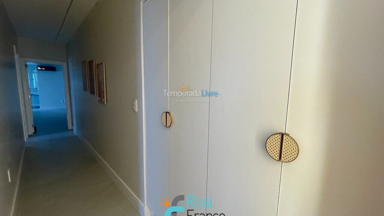 Apartamento para aluguel de temporada em Itapema (Meia Praia)