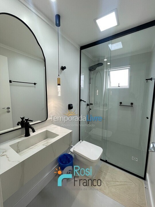 Apartamento para aluguel de temporada em Itapema (Meia Praia)