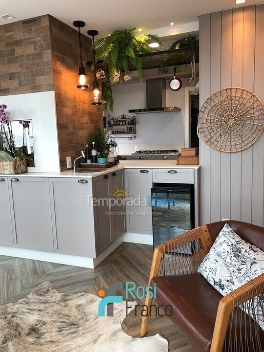 Apartamento para aluguel de temporada em Itapema (Meia Praia)