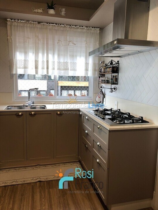 Apartamento para aluguel de temporada em Itapema (Meia Praia)