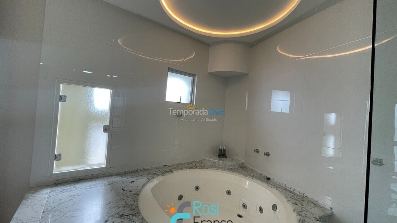 Apartamento para aluguel de temporada em Itapema (Meia Praia)