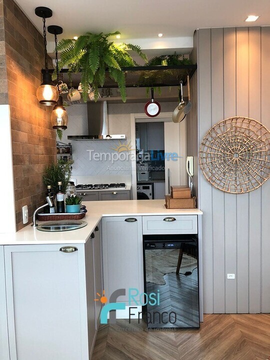 Apartamento para aluguel de temporada em Itapema (Meia Praia)