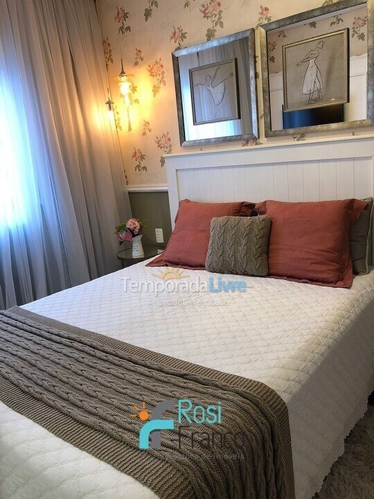 Apartamento para aluguel de temporada em Itapema (Meia Praia)