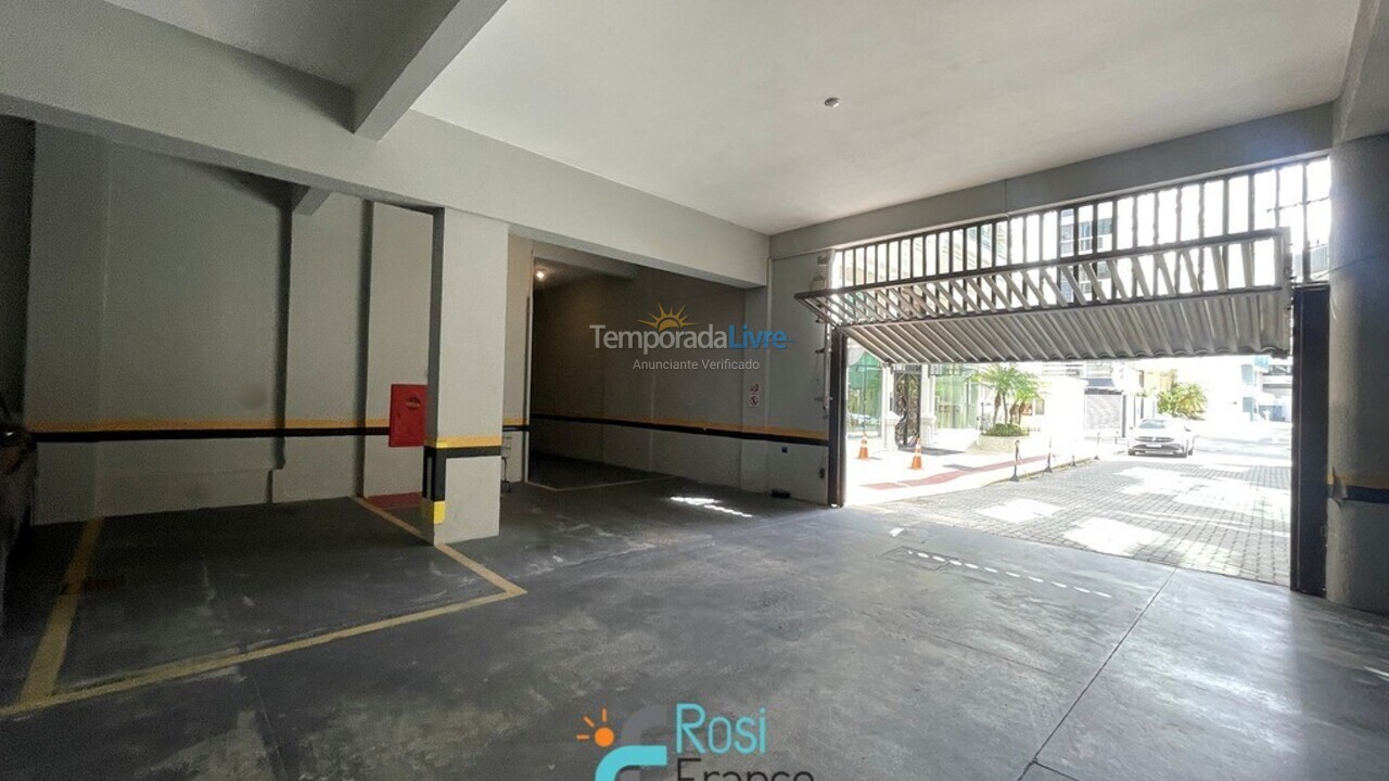 Apartamento para aluguel de temporada em Itapema (Meia Praia)