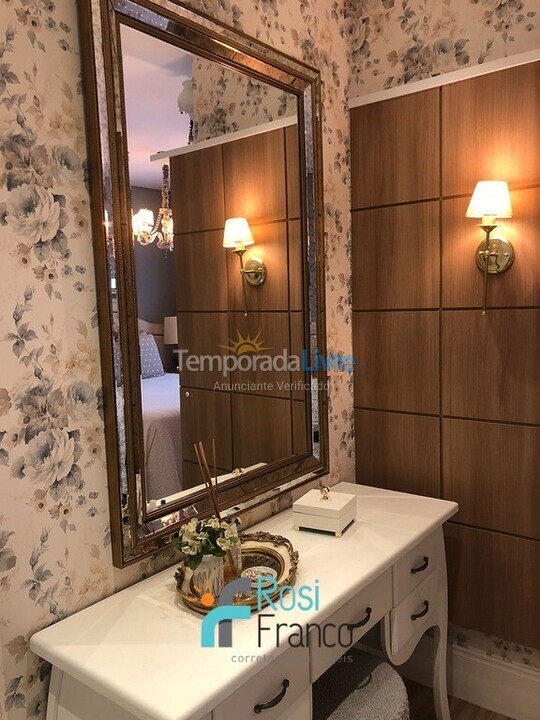 Apartamento para aluguel de temporada em Itapema (Meia Praia)