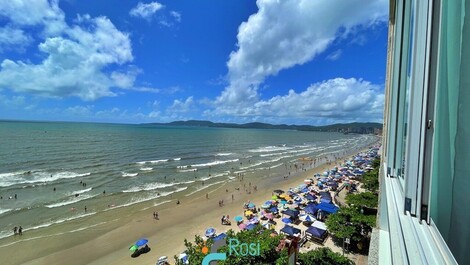 Apartamento frente al mar 4 suites Meia Praia SC