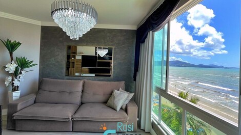 Apartamento frente al mar 4 suites Meia Praia SC