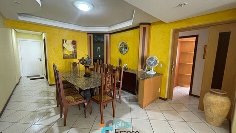 Apartamento de 4 habitaciones frente al mar Itapema SC