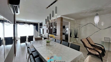 Apartamento frente al mar 4 suites Meia Praia SC