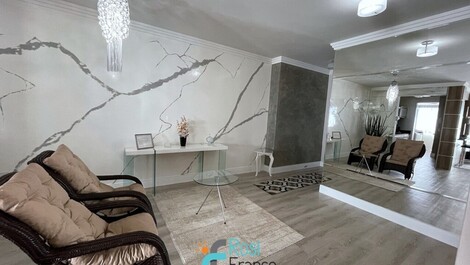 Apartamento frente al mar 4 suites Meia Praia SC