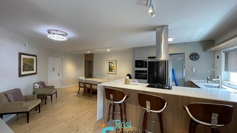 Apartamento de 4 habitaciones con vistas al mar, Meia Praia, SC