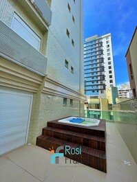 Apartment with 4 suites, ocean view, Meia Praia, SC