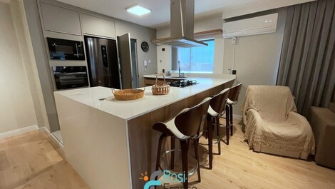 Apartamento de 4 habitaciones con vistas al mar, Meia Praia, SC