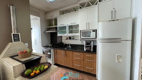 Apartamento 4 suítes frente mar Meia Praia SC