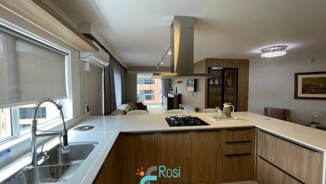 Apartamento de 4 habitaciones con vistas al mar, Meia Praia, SC