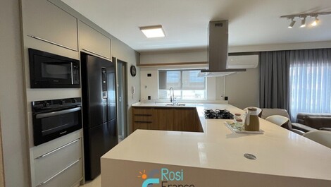 Apartamento de 4 habitaciones con vistas al mar, Meia Praia, SC