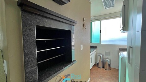 Apartamento 4 suítes frente mar Meia Praia SC