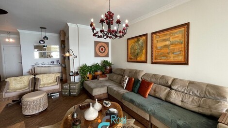 Apartamento 4 suítes frente mar Meia Praia SC