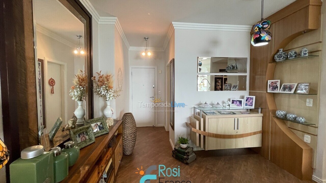 Apartamento para aluguel de temporada em Itapema (Meia Praia Frente Mar)