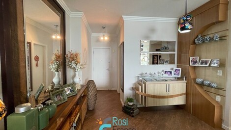 Apartamento 4 suítes frente mar Meia Praia SC