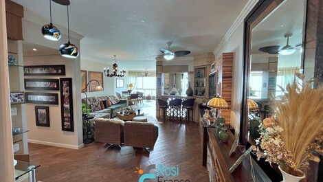 Apartamento 4 suítes frente mar Meia Praia SC