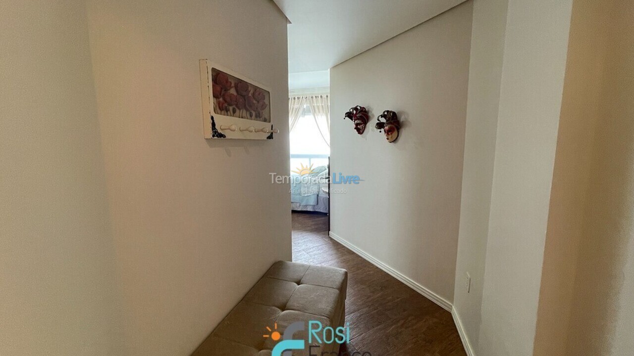 Apartamento para aluguel de temporada em Itapema (Meia Praia Frente Mar)