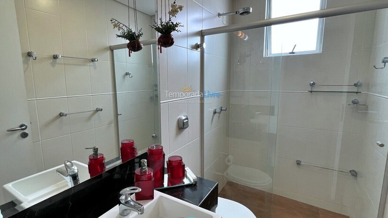 Apartamento para aluguel de temporada em Itapema (Meia Praia Frente Mar)